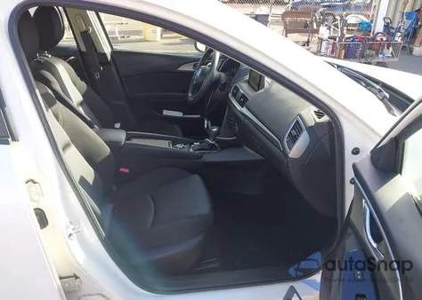 2018 Mazda Mazda3 Sport из США, поврежденный, VIN 3MZBN1U70JM176100